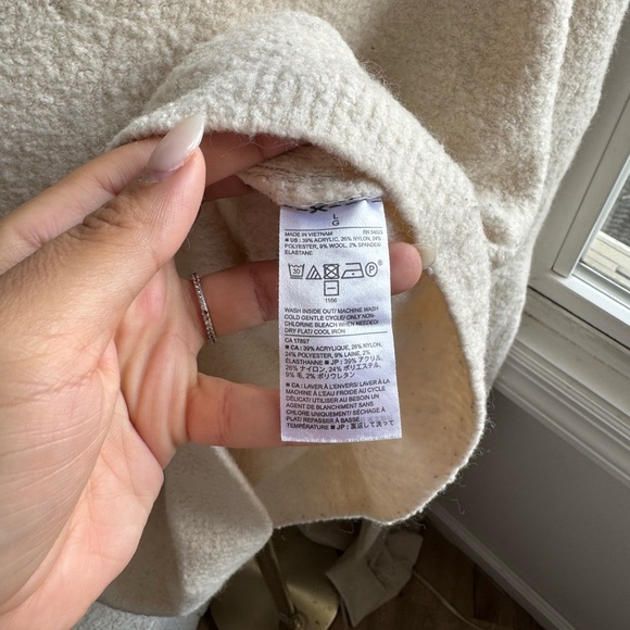 Banana Republic Cozy Cream Sweater | Large - Picture 4 of 4